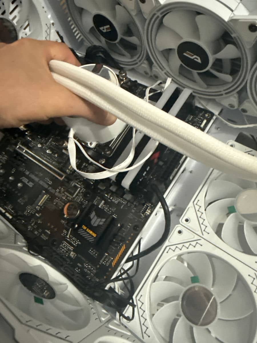 Projekt Feniks - zobacz jak składam PC 2 etay pracy przy Feniksie - montaż chlodzenia