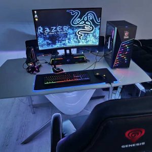 gamingowy-komputer-Razer-i7-akcesoria-monitor