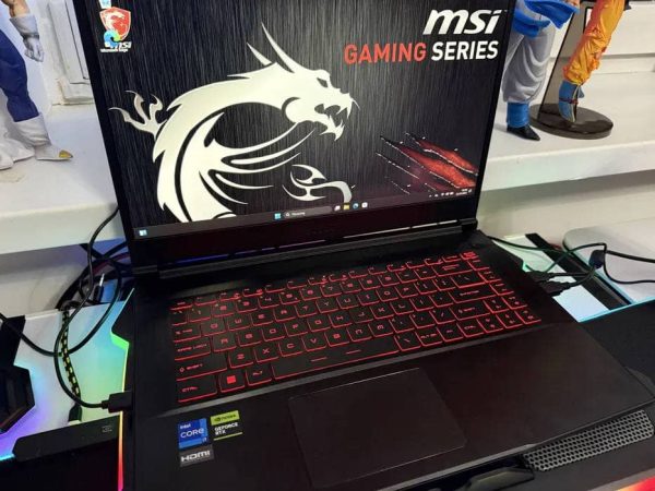 gamingowy laptop Msi i7 RTX 4050 i akcesoria